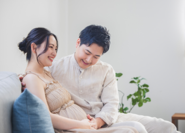 夫婦 妊娠中イメージ写真