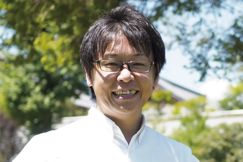 松葉杖生活になっています