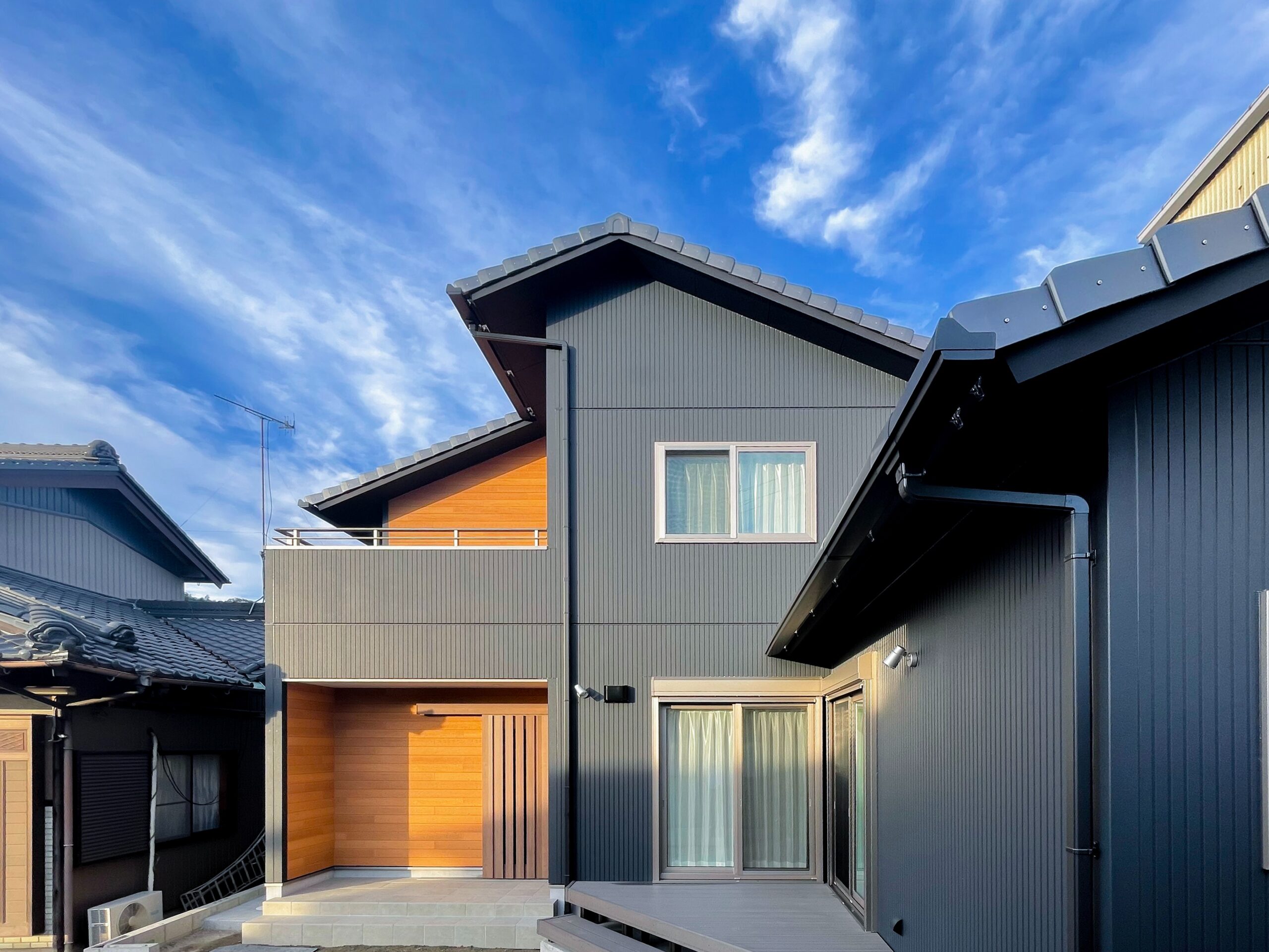 【西尾市】リビングにタタミでくつろげる場所があるエコ住宅