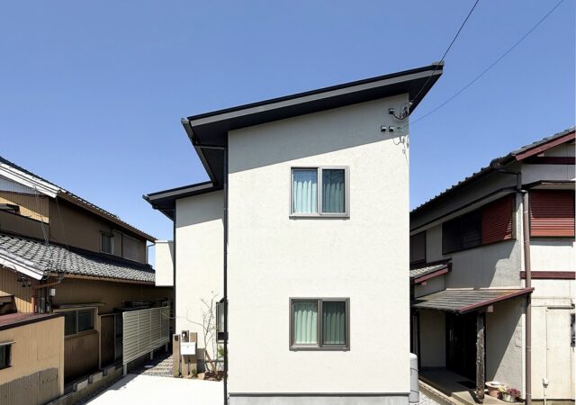 【西尾市】グレーの塗り壁と家族の「コレコレ！」が詰まった幸せのおウチ